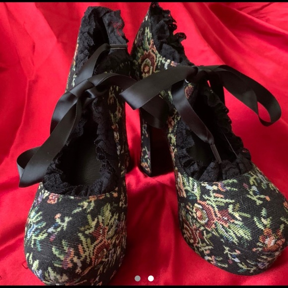 Widow heels - Picture 2 of 2